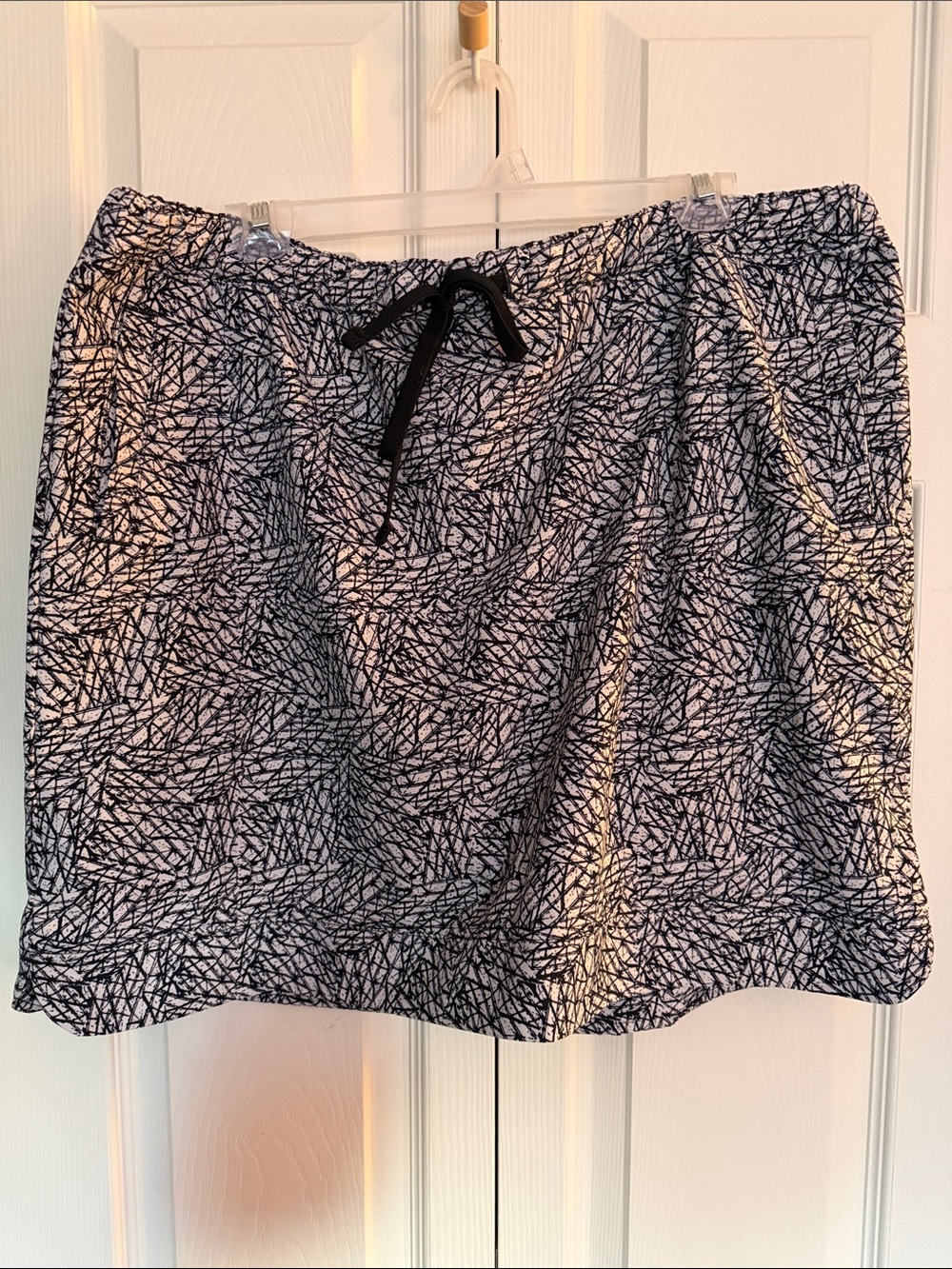 Riders by Lee Black & White Abstract Print Mini Skirt with Internal Shorts